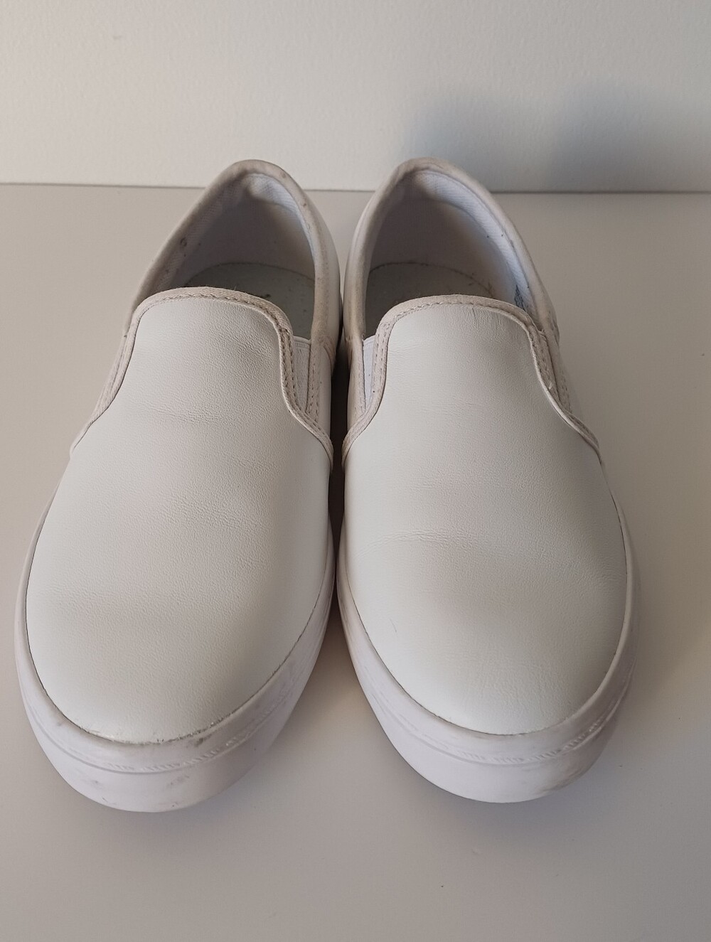 LACOSTE Gazon BL White Slip-on Tennis Shoes / Sneakers Size 5